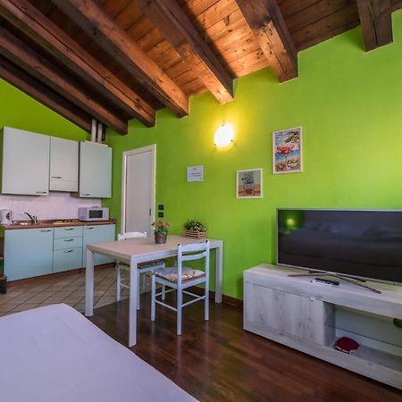 Gardappartamenti Carducci City Centre Desenzano del Garda Kültér fotó