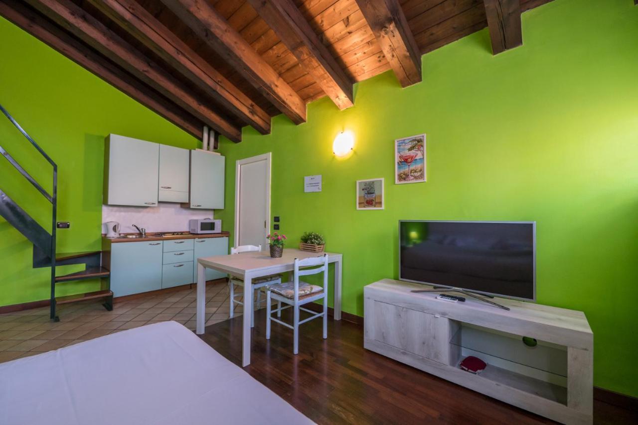 Gardappartamenti Carducci City Centre Desenzano del Garda Kültér fotó