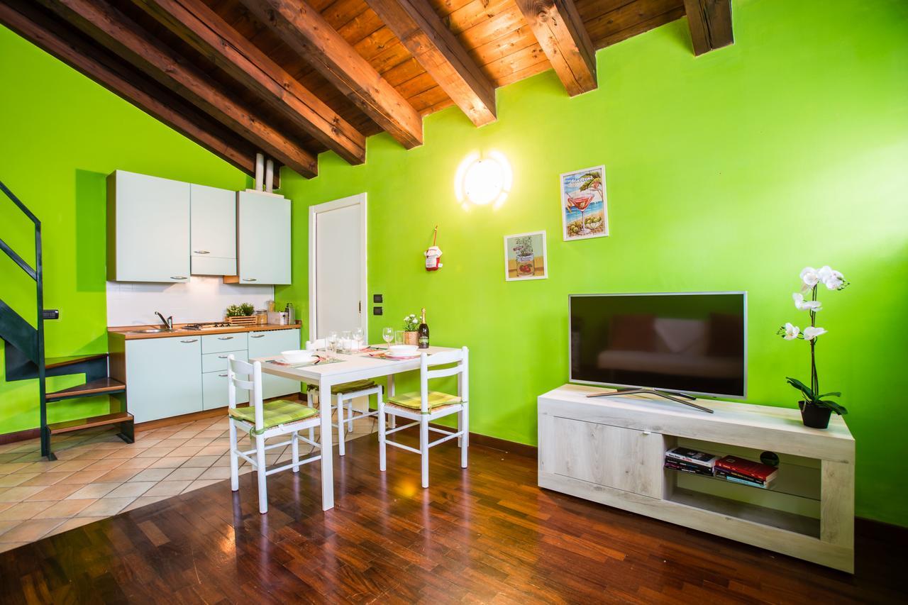 Gardappartamenti Carducci City Centre Desenzano del Garda Kültér fotó