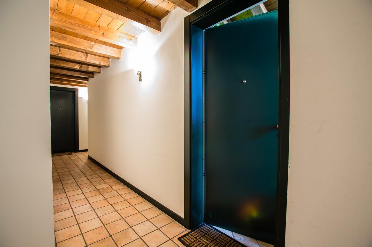 Gardappartamenti Carducci City Centre Desenzano del Garda Kültér fotó